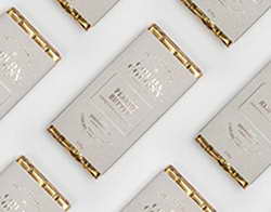 Эмили Ратаковски снялась с пятилетним сыном для рекламы Chanel